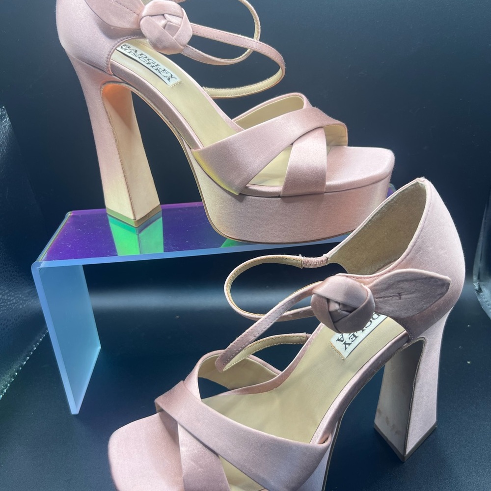 Badgley Mischka pink satin 🌹 rosebud chunky platform heels size 6. NWT